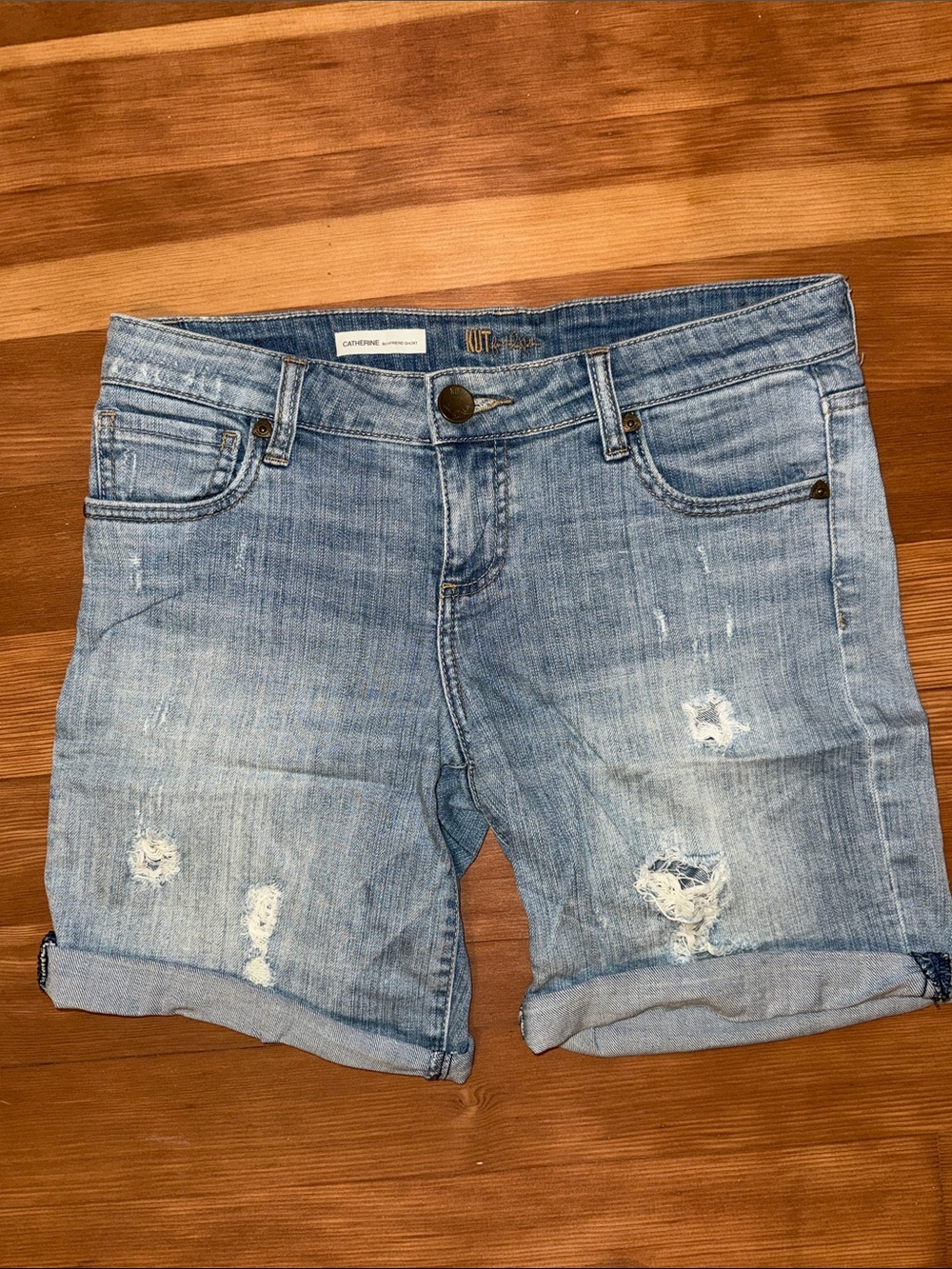Kut from the Kloth Catherine Boyfriend Blue Distressed Denim Shorts Size 4